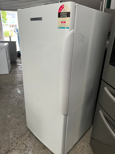 Second hand Fisher&Paykel 304l vertical freezer E308 - Second Hand Appliances Geebung